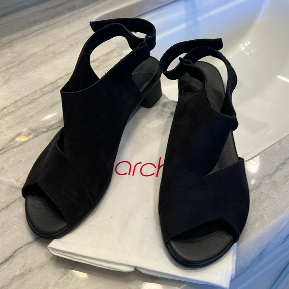 Arche obbibi sandal size 39 black NWOT
